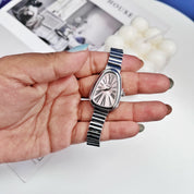 Reloj para mujer con carátula triangular