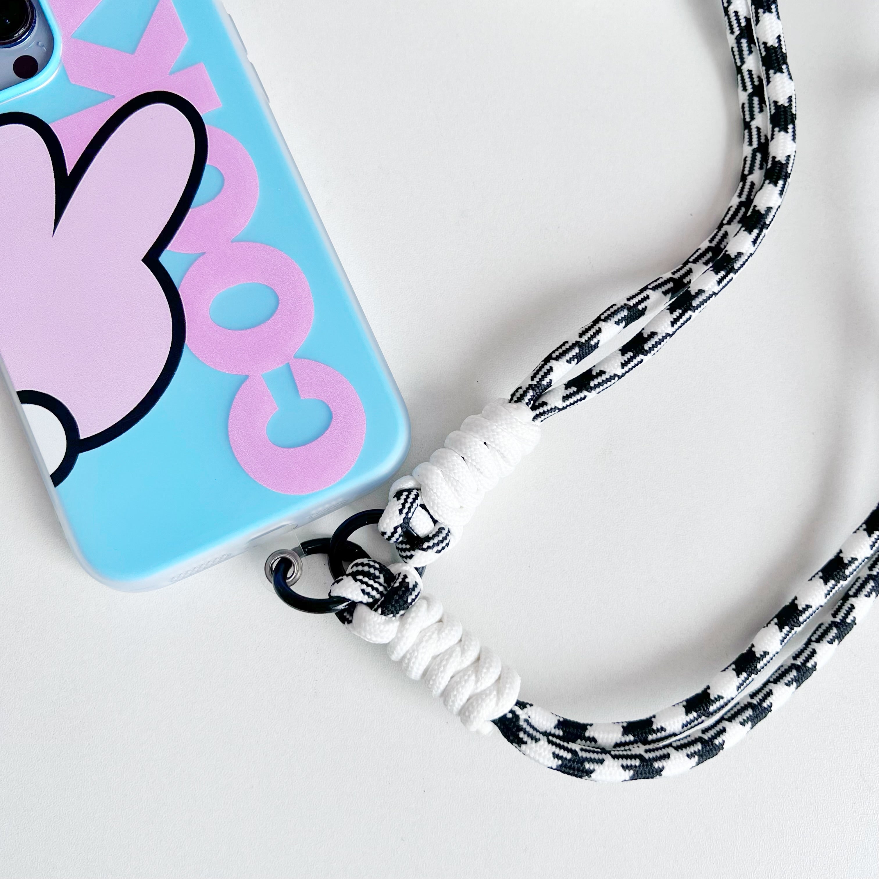 Strap blanco y negro para celular