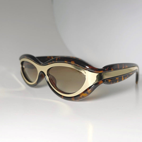 Gafas de sol con moldura gruesa