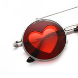 Lentes de sol con diseño de corazon.