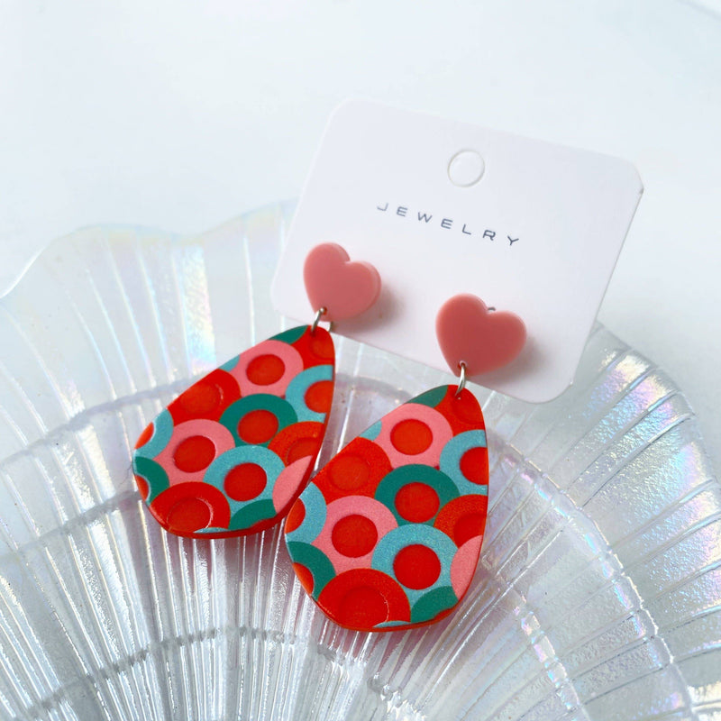 Aretes minimalistas con decoración de círculos