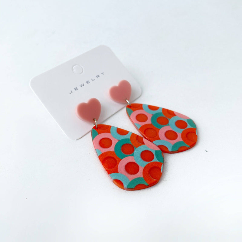 Aretes minimalistas con decoración de círculos