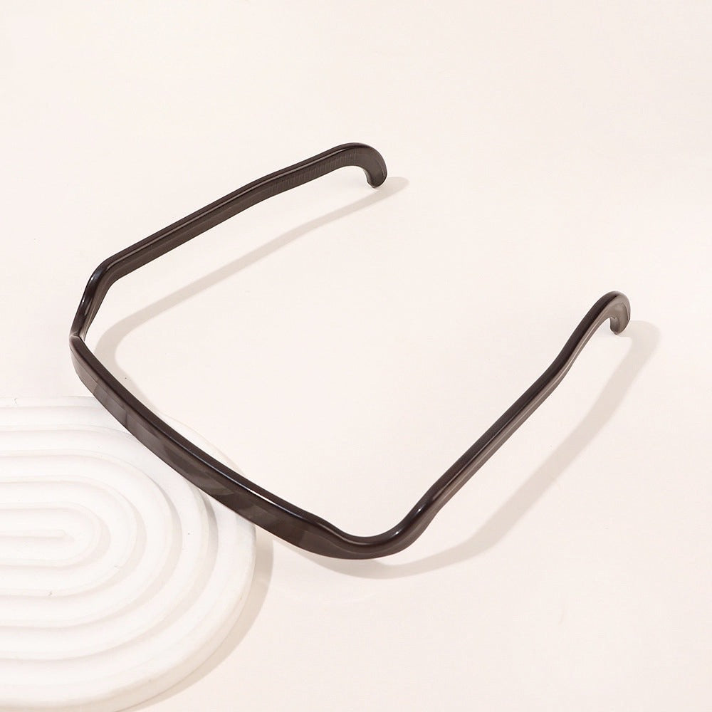 Diadema con diseño de gafas de sol