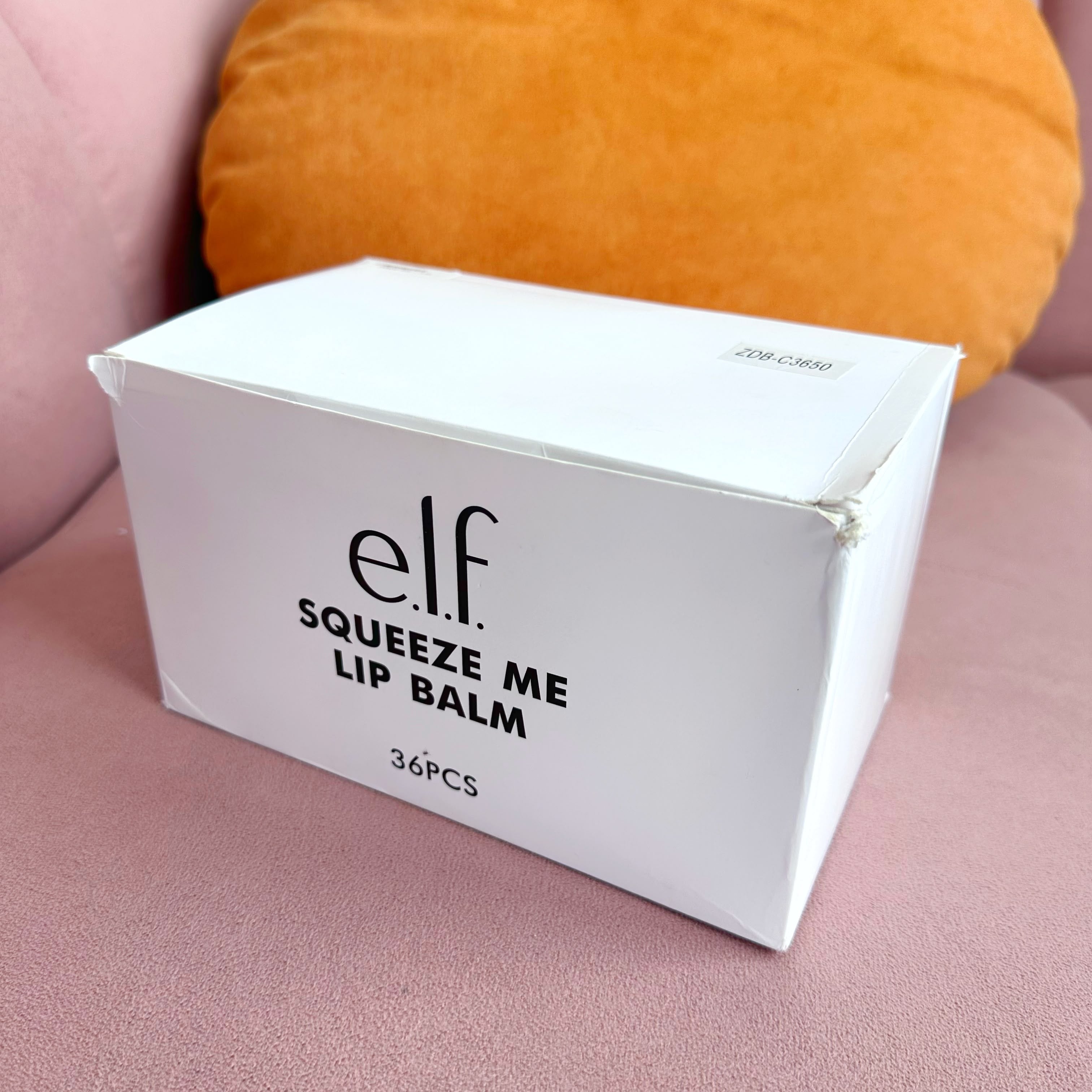 Caja de 36 labiales hidratantes