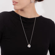 Collar con dije redondo