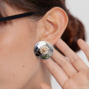 Aretes con diseño de margarita