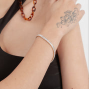 Pulsera dorada con brillos
