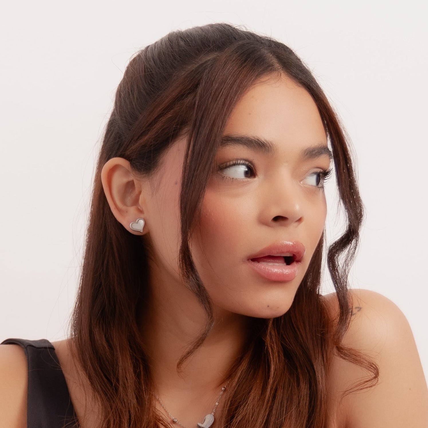Aretes pequeños con diseño de corazón