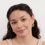 Aretes dorados cuadrados