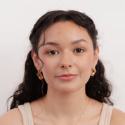 Aretes dorados cuadrados