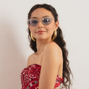Aretes dorados con diseño irregular