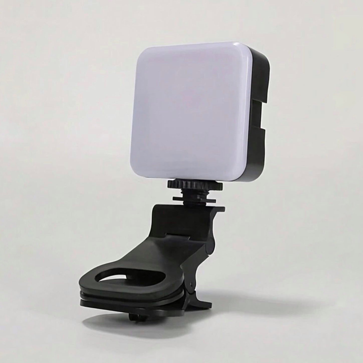 Luz de Selfie con Clip para Celular y Cámara – Recargable y Compacta