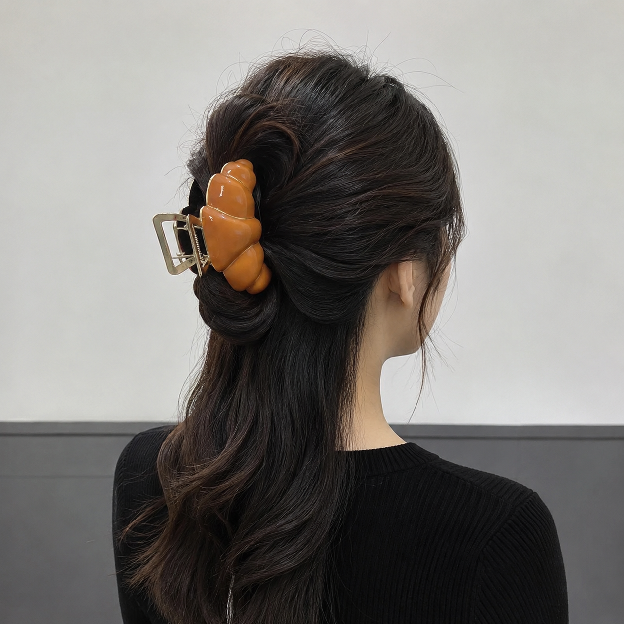 Gancho para cabello en forma de croissant