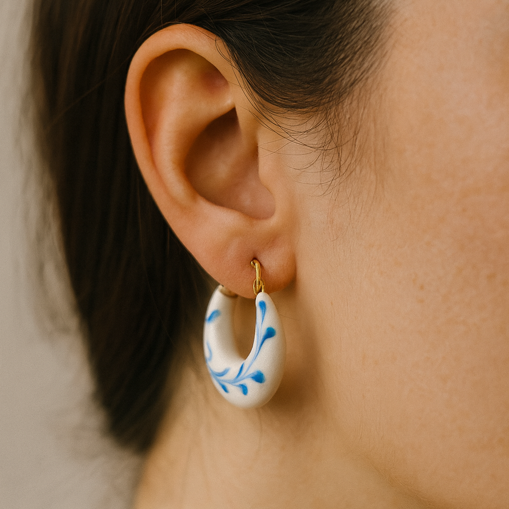 Aretes blancos con detalles azules - Dressygt