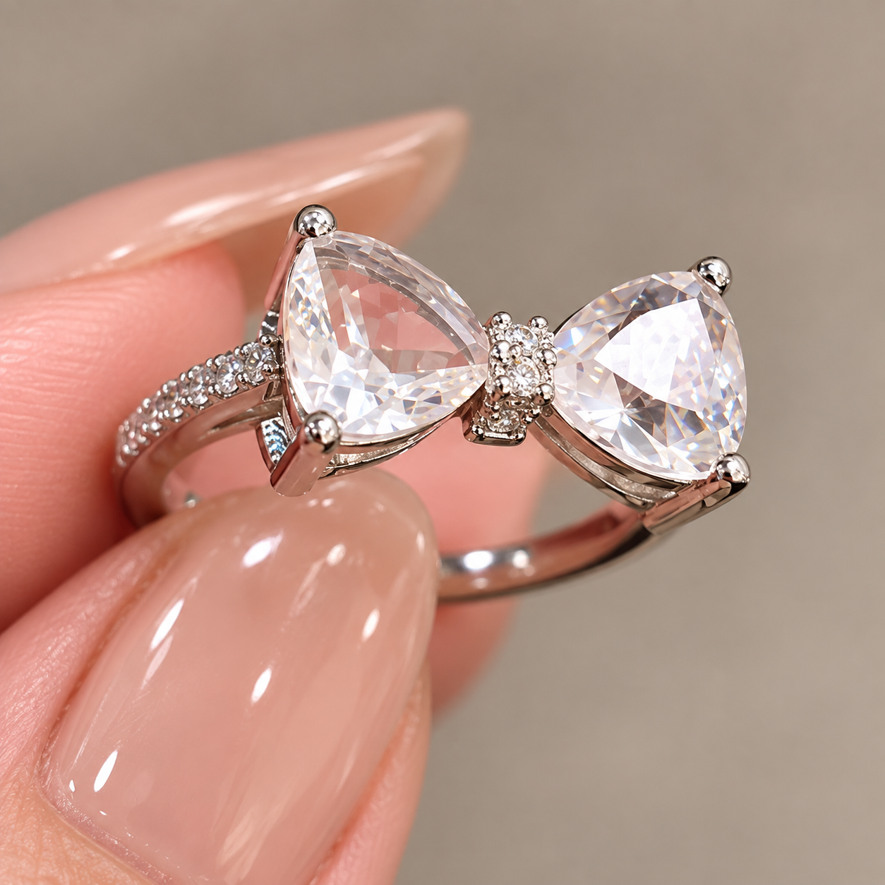 Anillo ajustable de moño con cristales