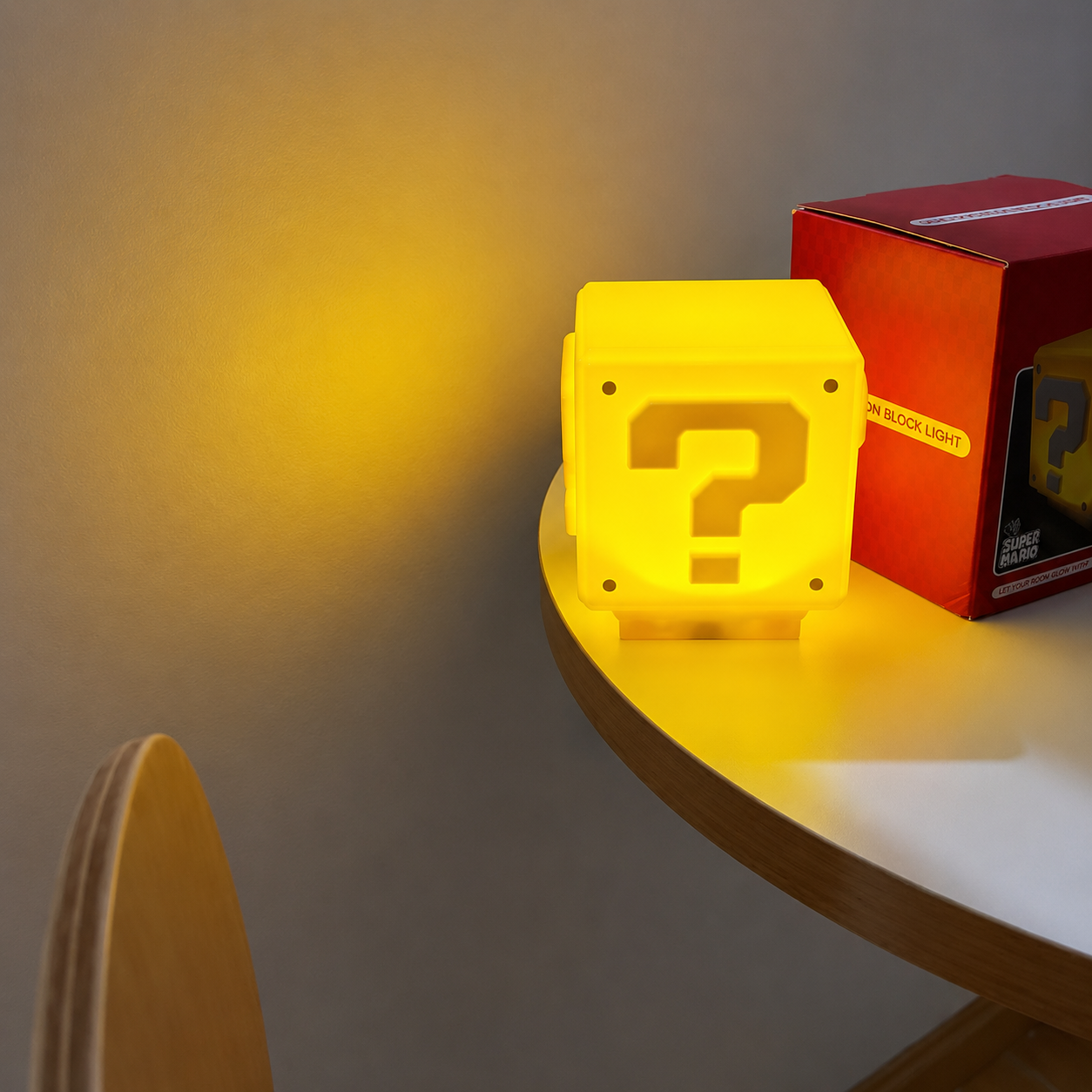 Lámpara cubo de Super Mario