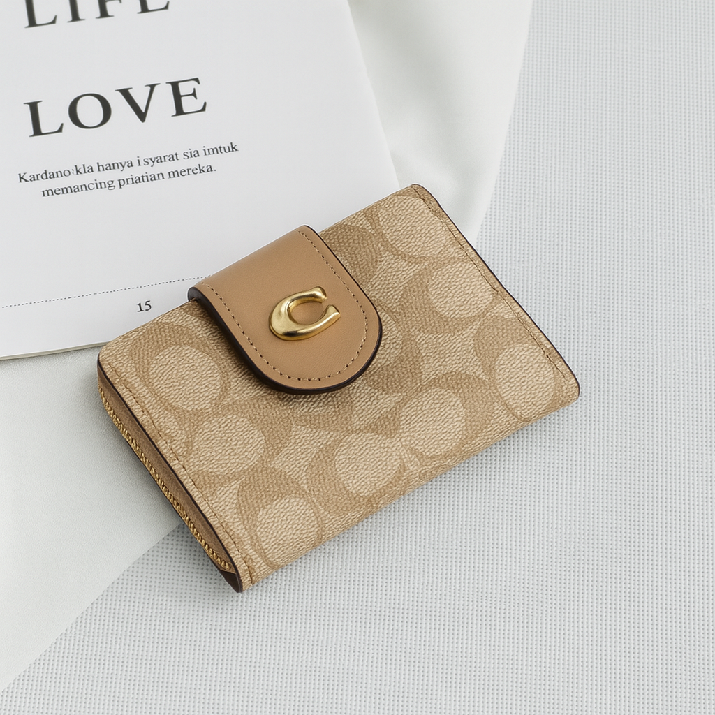 Billetera tipo coach con broche