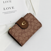 Billetera tipo coach con broche