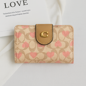 Billetera tipo coach con broche