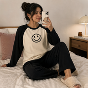Pijama de 2 piezas de manga larga con carita feliz