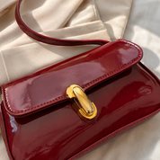 Bolsa de hombro efecto charol