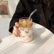 Vaso de vidrio con diseño ondulado liso