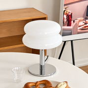 Lámpara LED de mesa con diseño moderno