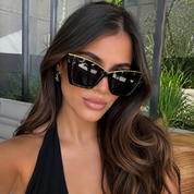 Lentes de sol oversized con marco dorado