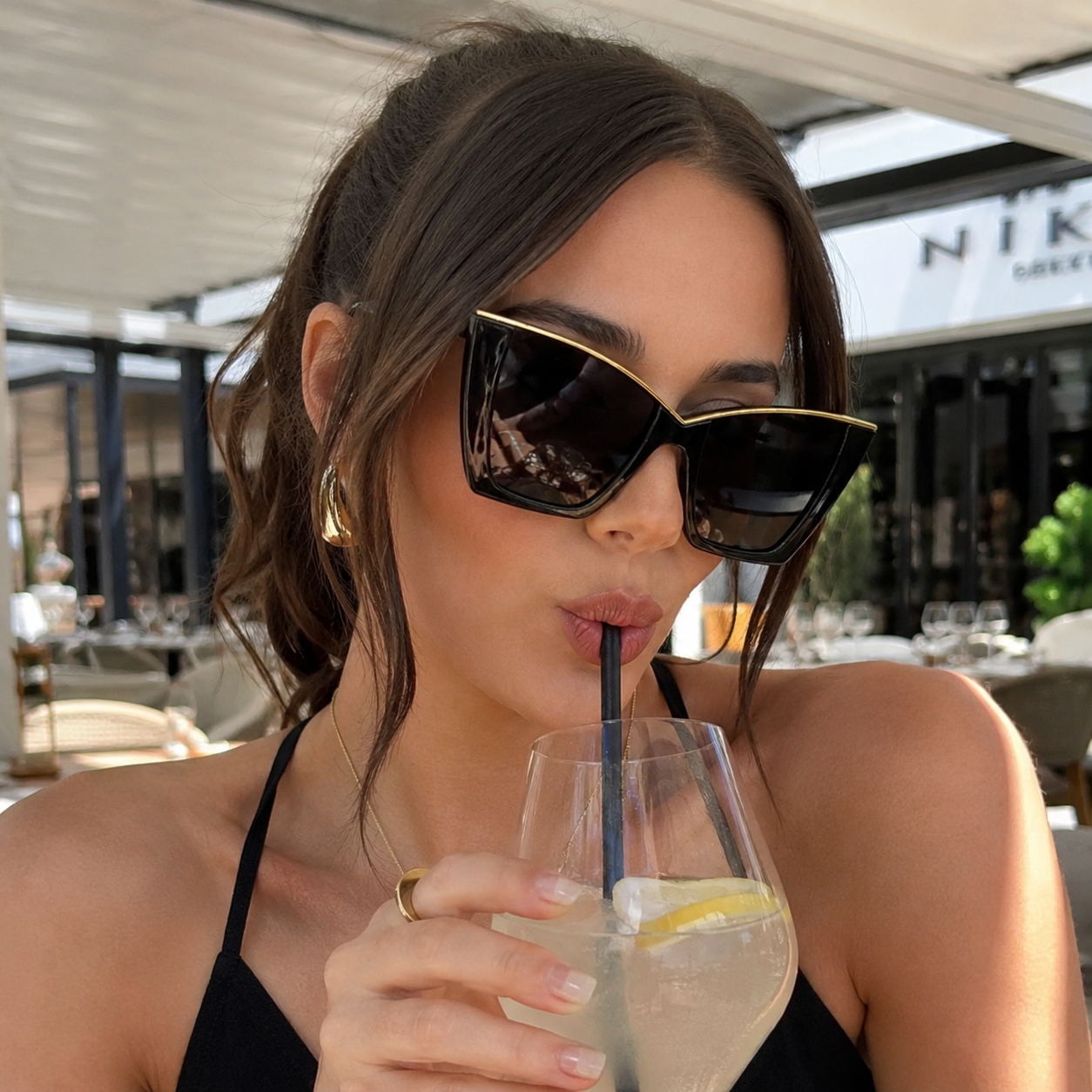 Lentes de sol oversized con marco dorado