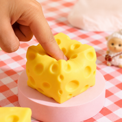 Squishy antiestrés en forma de queso