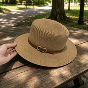 Sombrero Tejido con Hebilla Dorada