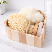 Set de cuidado personal en canasta en forma de corazón