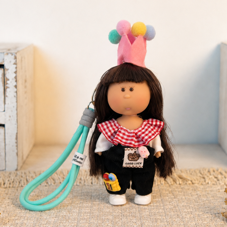 Llavero de muñeca con outfit