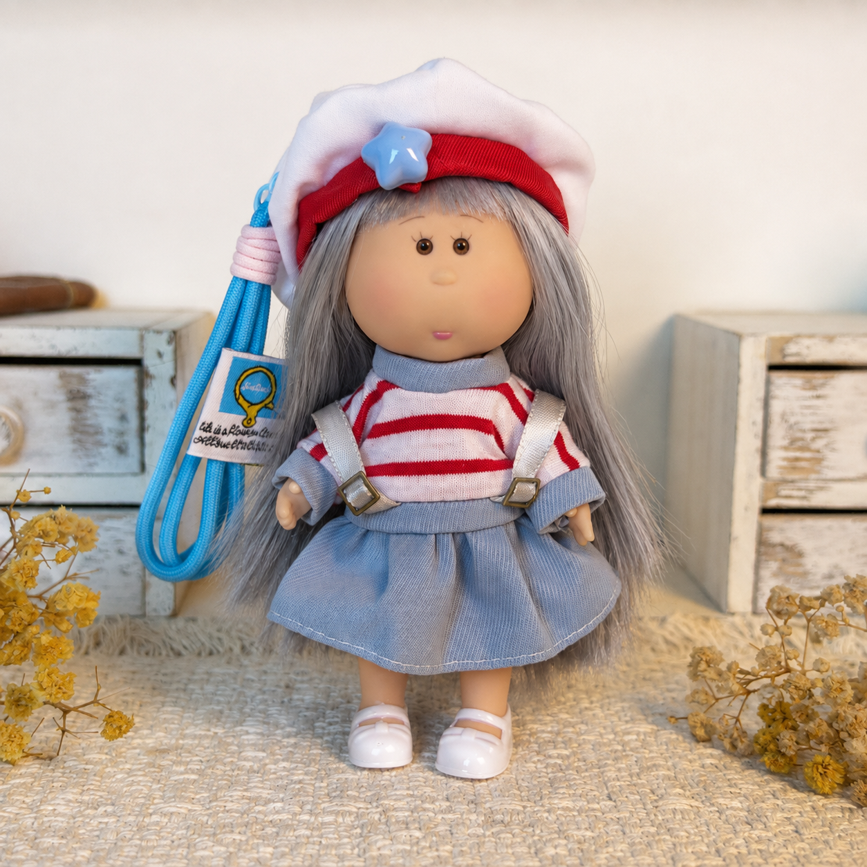 Llavero de muñeca con outfit