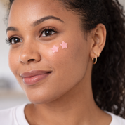 Parches para acné en forma de estrellas