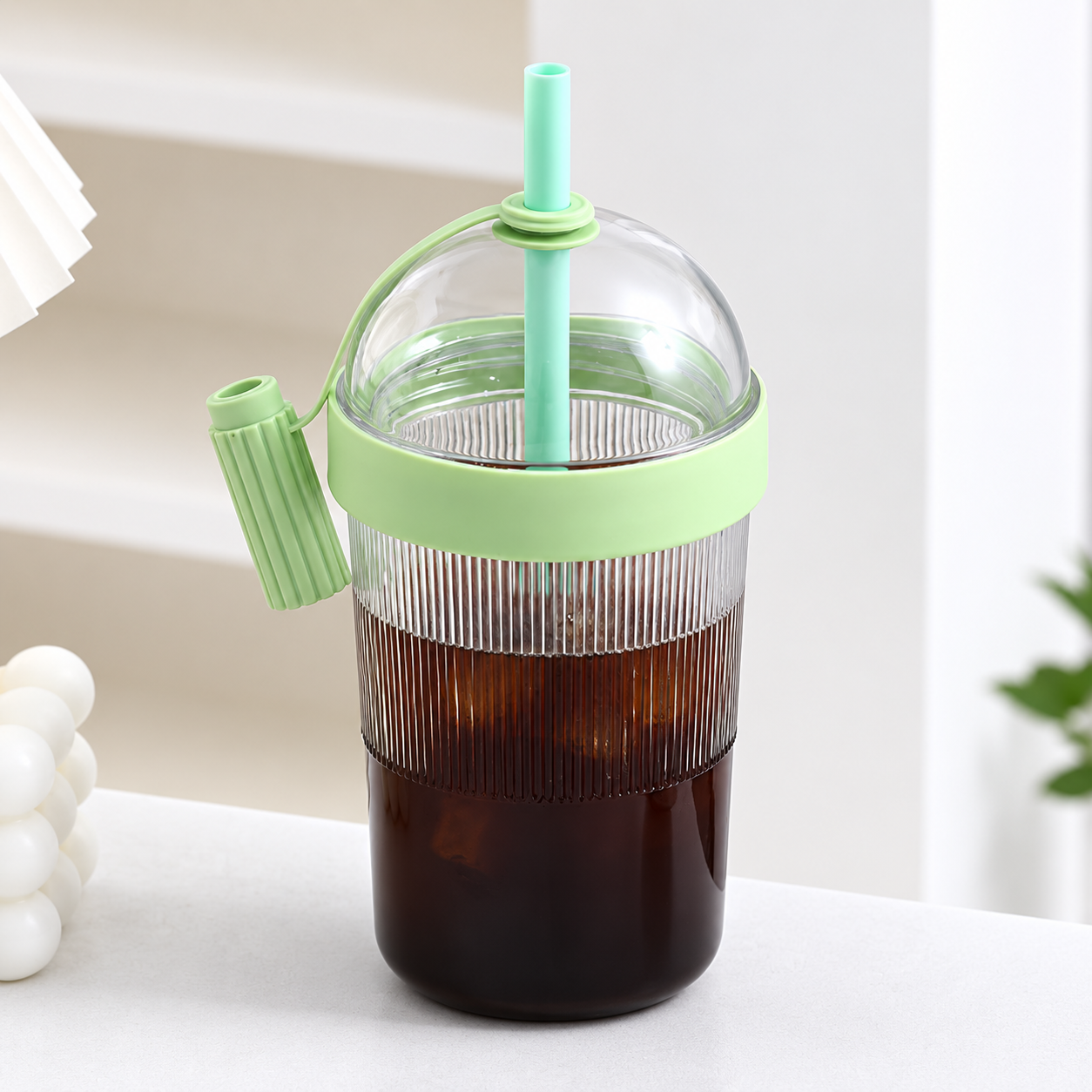 Vaso con pajilla y tapa antipolvo