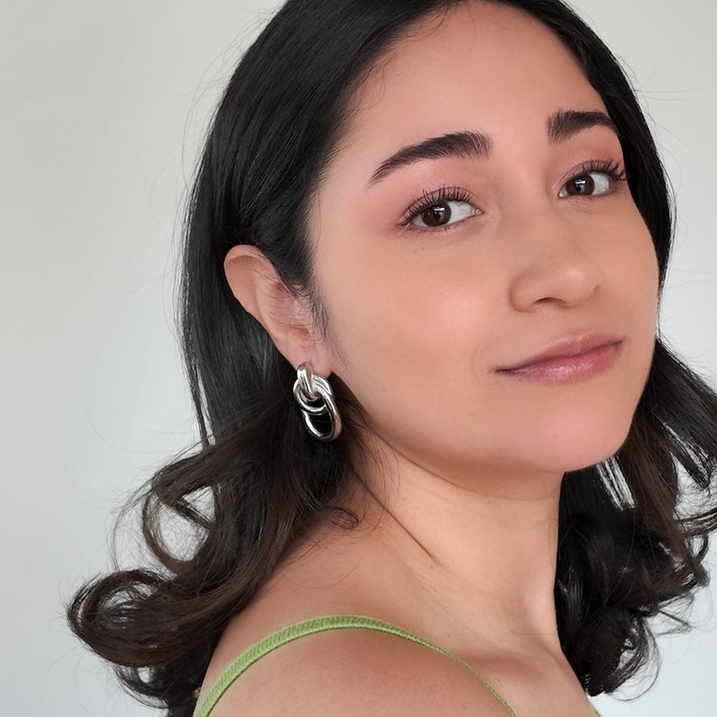 Aretes colgantes de círculo doble