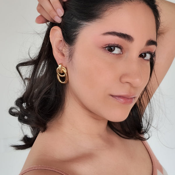 Aretes colgantes de círculo doble