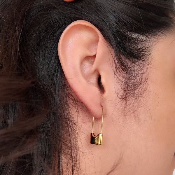 Aretes colgantes con diseño de candado