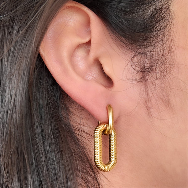 Aretes con diseño de ovalo