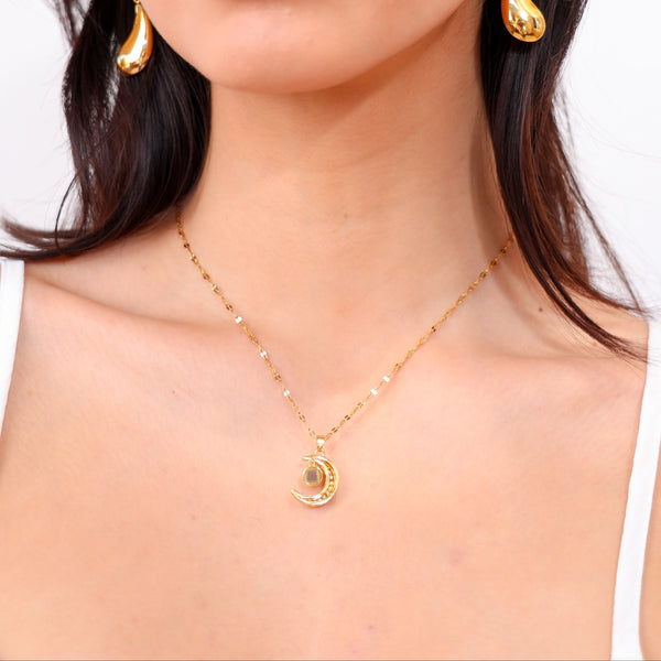 Collar con diseños de luna