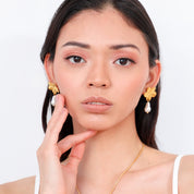 Aretes colgantes dorados