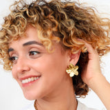 Aretes con diseño de flor