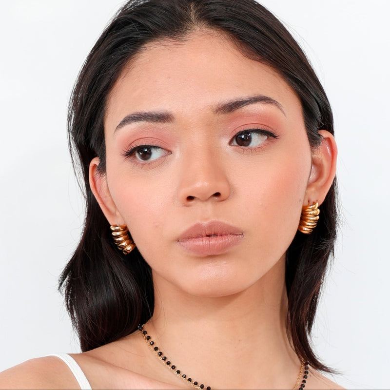 Aretes dorados adaptables