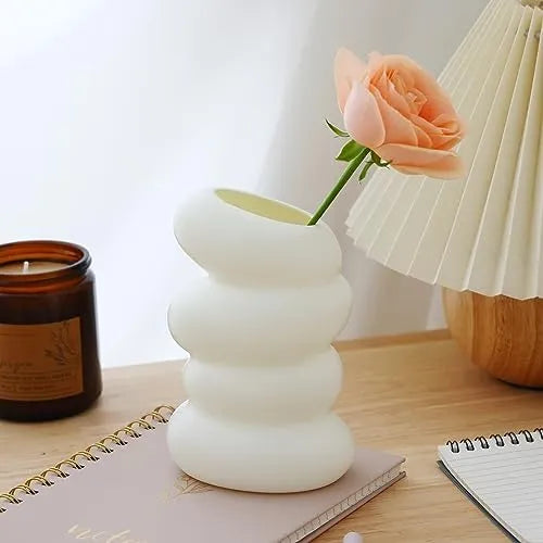 Florero minimalista ondulado