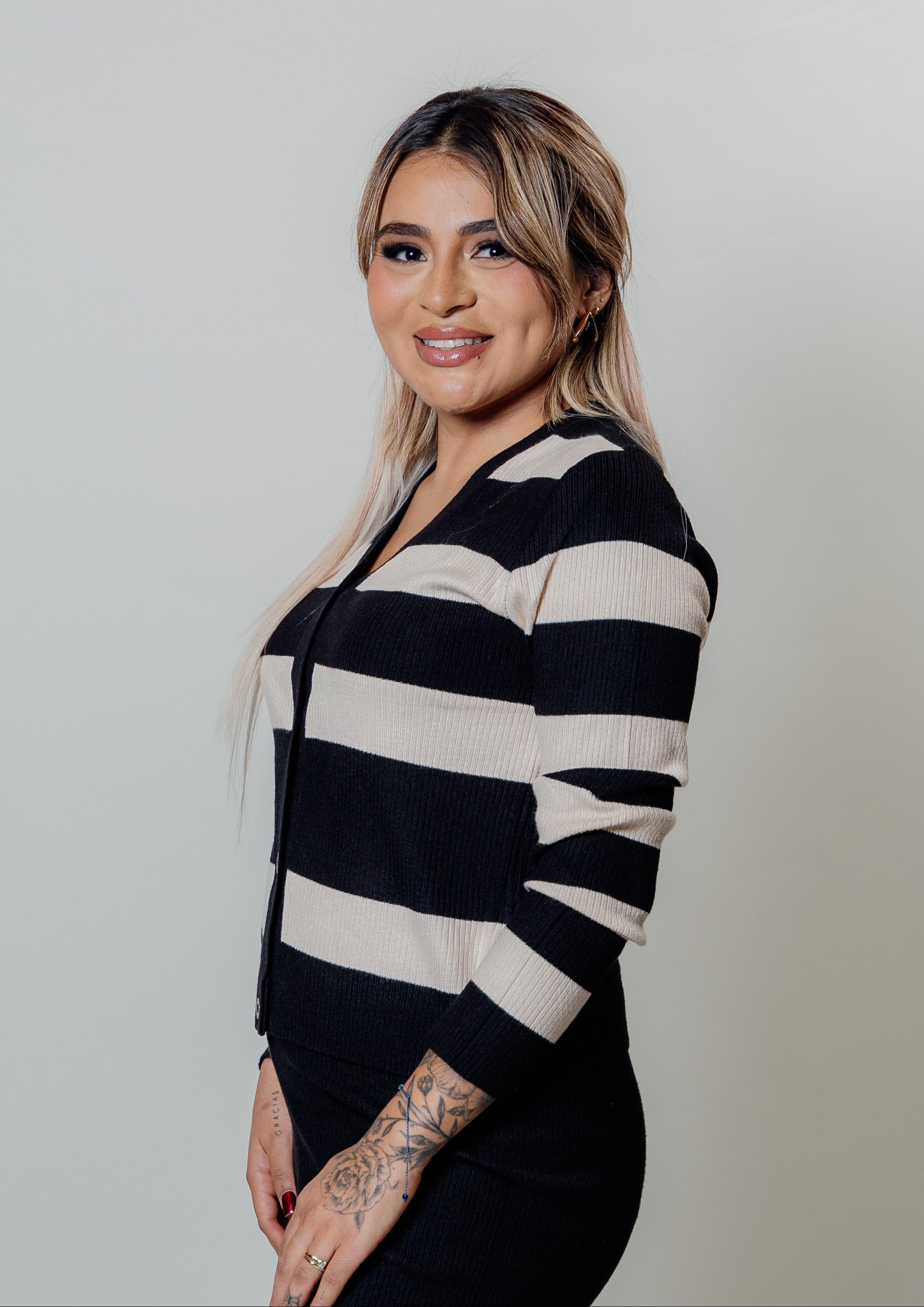 Conjunto de dos piezas rayado con cárdigan manga larga y palazzo