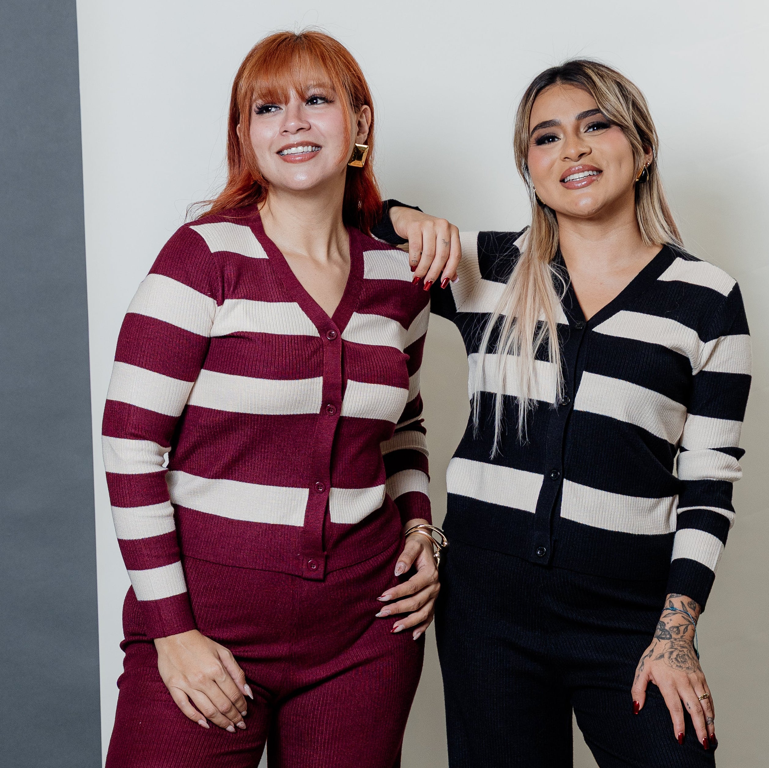 Conjunto de dos piezas rayado con cárdigan manga larga y palazzo