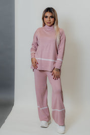 Conjunto con cuello alto y franjas blancas