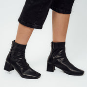 Botines negros de tacón