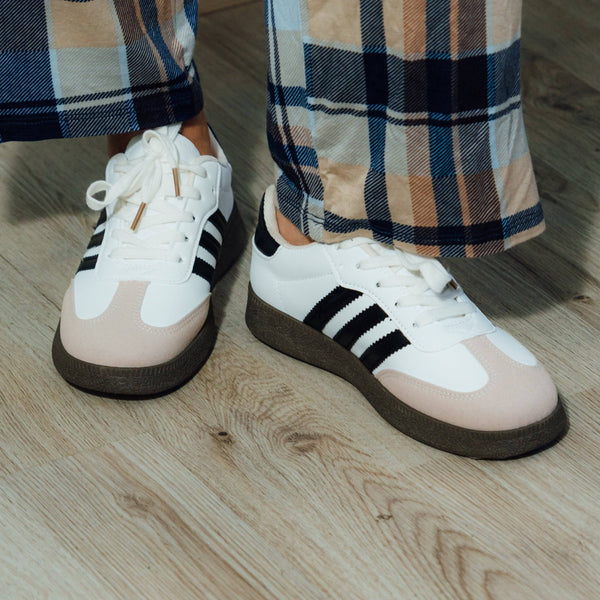 Tennis Sneakers con líneas